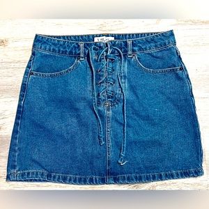 Forever 21 Medium Wash Blue Jean Mini Skirt With Lace Up Tie Front. Size 26
